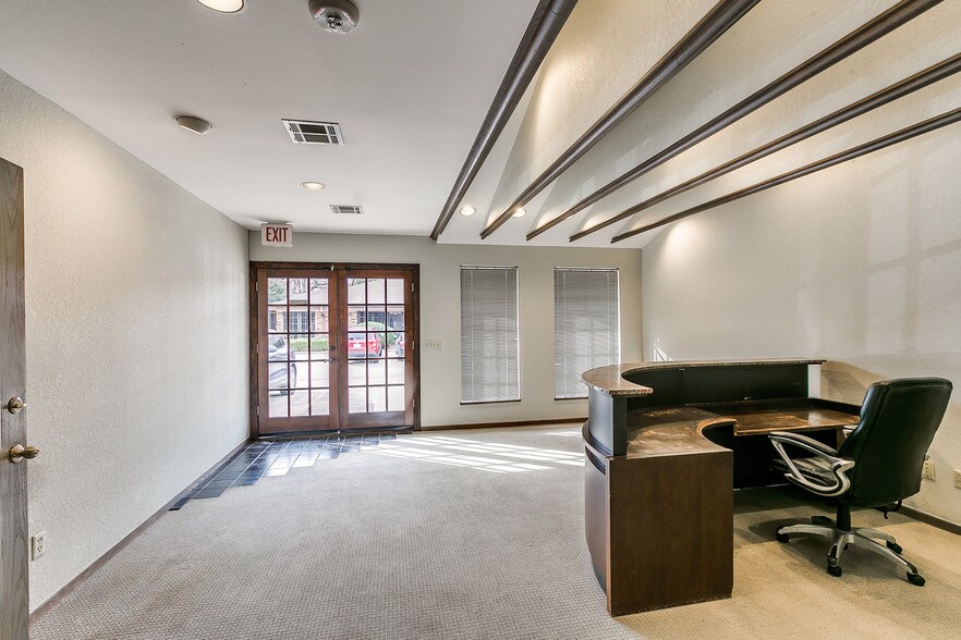 1101 Sovereign Row, Oklahoma City, OK à louer - Photo intérieure – Image 2 sur 69