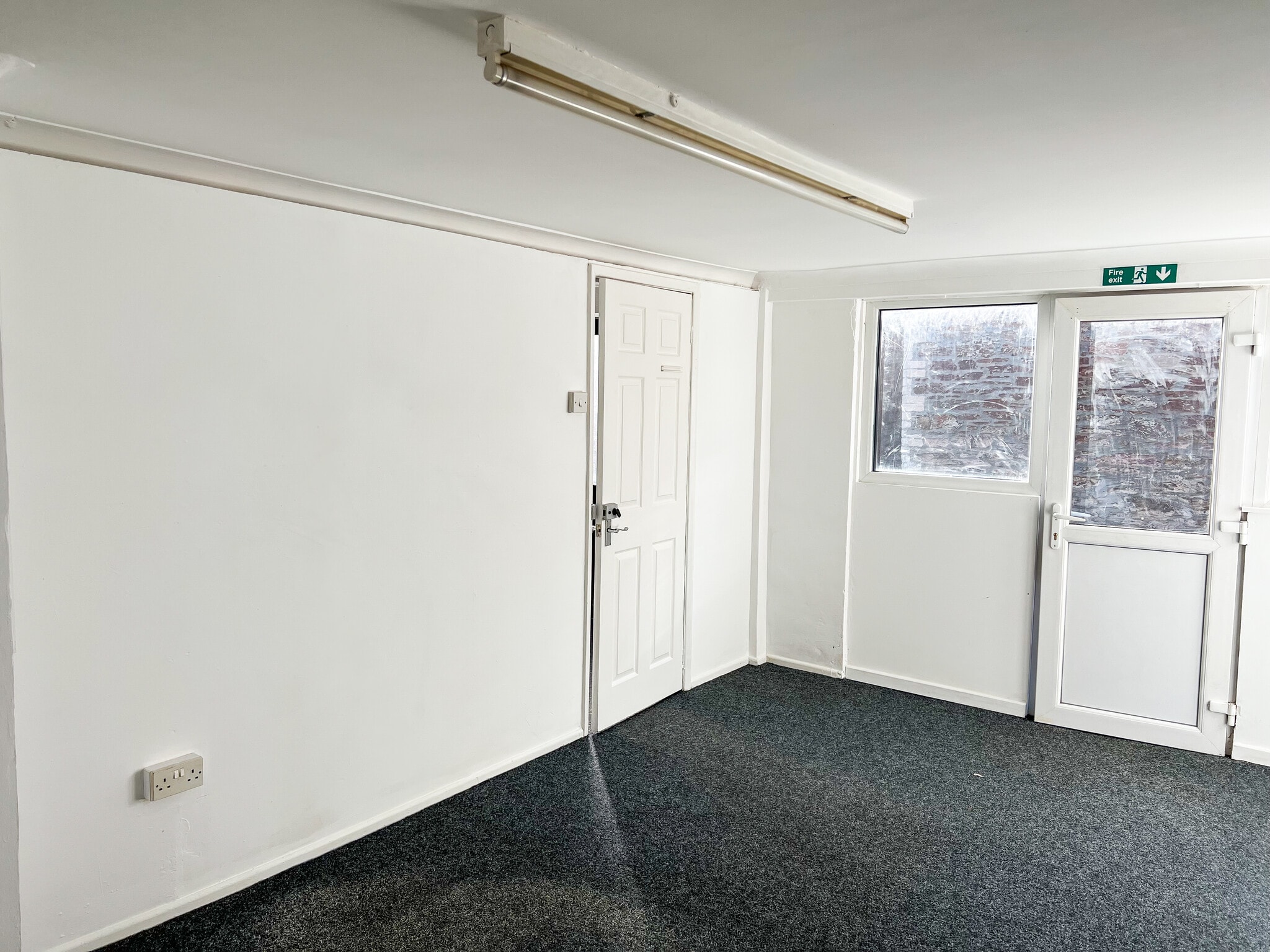 1-7 The Sq, Grampound Road à vendre Photo intérieure– Image 1 sur 4