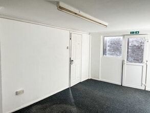 1-7 The Sq, Grampound Road à vendre Photo intérieure– Image 1 sur 4