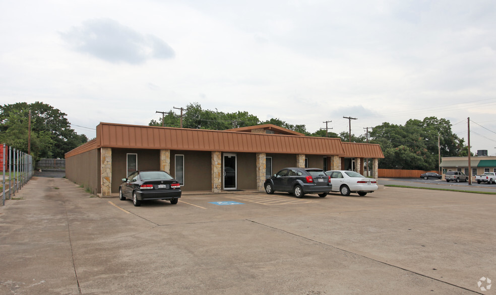 200-204 W Bedford Euless Rd, Hurst, TX à louer - Photo de l’immeuble – Image 1 sur 5