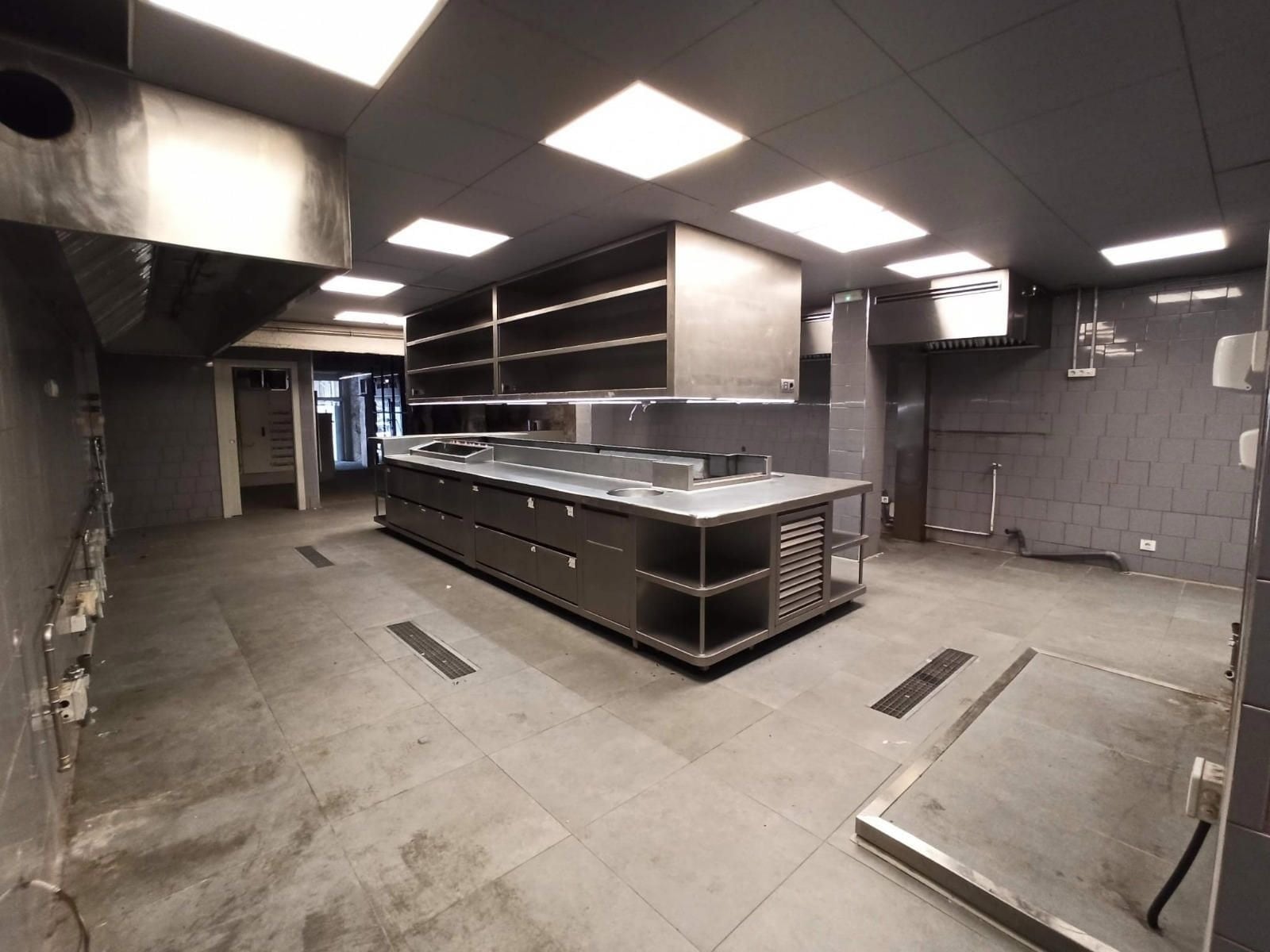 Local commercial dans Barcelone, Barcelona à louer Photo intérieure– Image 1 sur 15