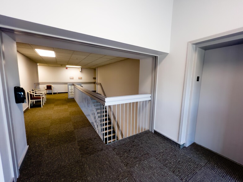 214 E Elm Ave, Monroe, MI à louer - Photo intérieure – Image 2 sur 8