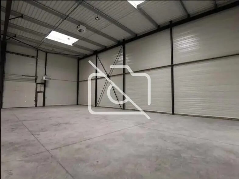 Industriel/Logistique dans Montgeron à vendre - Photo de l’immeuble – Image 1 sur 5