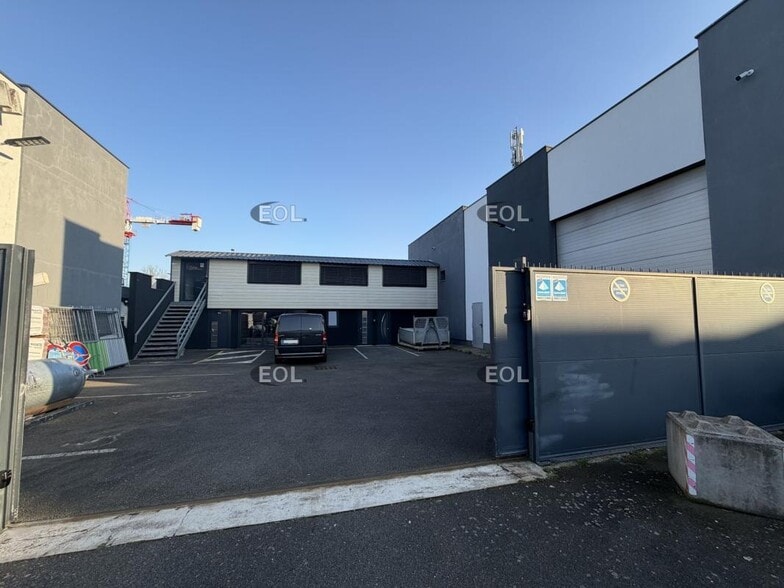 Industriel/Logistique dans Évry-Courcouronnes à vendre - Photo de l’immeuble – Image 1 sur 5
