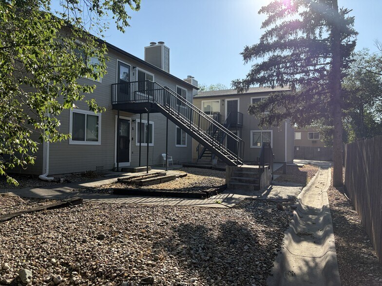 1013 Bennett Ave, Colorado Springs, CO à vendre - Photo principale – Image 1 sur 21