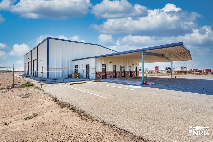 9215 W County Road 127, Midland, TX à louer - Photo de l’immeuble – Image 2 sur 16