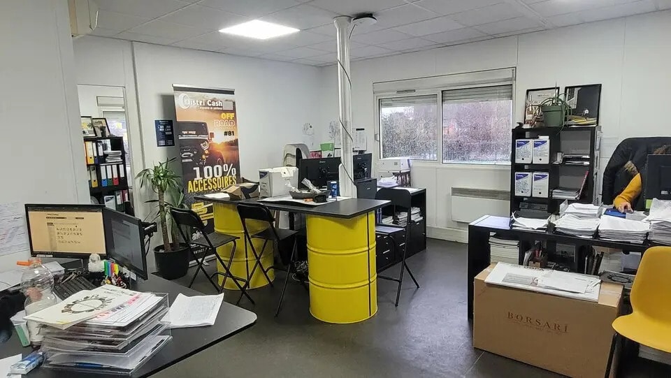 Local d’activités dans Saint-Étienne-du-Rouvray à louer - Photo de l’immeuble – Image 3 sur 12