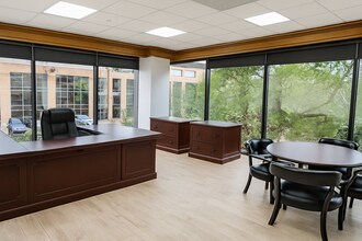 17 S Briar Hollow Ln, Houston, TX à louer Photo intérieure– Image 1 sur 9