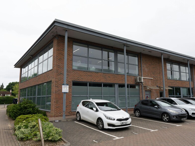 White Lion Rd, Amersham à vendre - Photo de l’immeuble – Image 2 sur 17