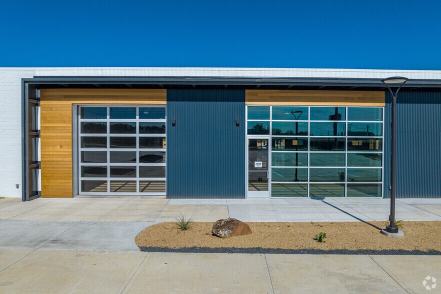 3216-3308 Royalty Row, Irving, TX à louer - Photo de l’immeuble – Image 3 sur 21
