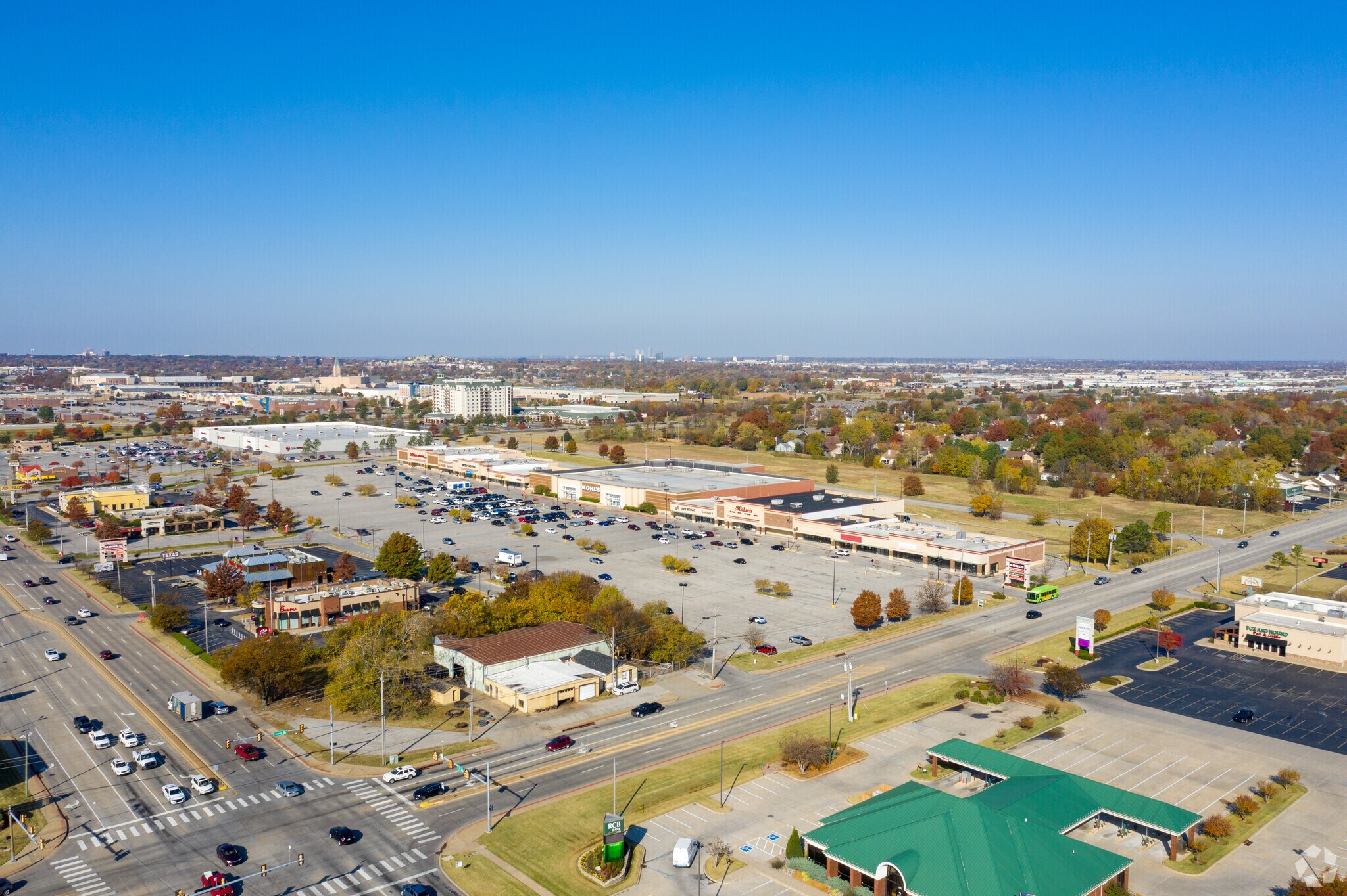 11011-11123 E 71st St, Tulsa, OK à louer Photo principale– Image 1 sur 3