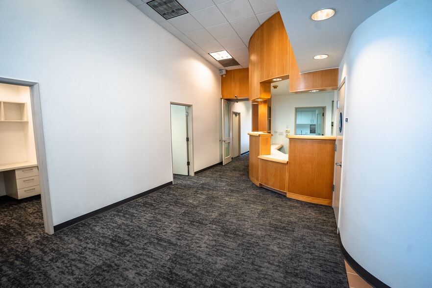 816 W Yosemite Ave, Madera, CA à louer - Photo de l’immeuble – Image 2 sur 15