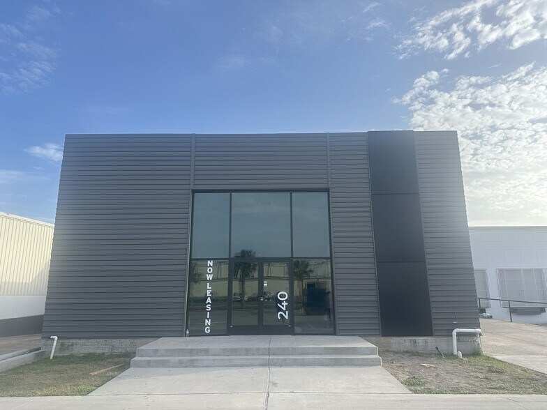 7825 S 23rd St, McAllen, TX à louer - Photo de l’immeuble – Image 2 sur 4