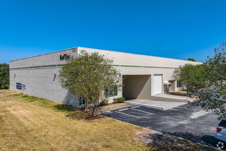 6950 112th Cir, Largo, FL à louer - Photo de l’immeuble – Image 3 sur 6