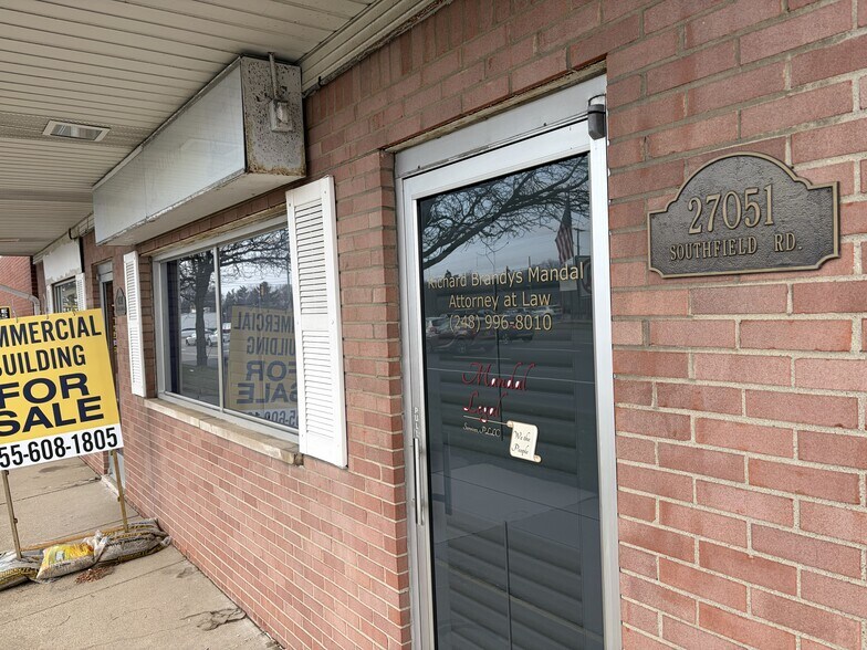 27051 Southfield Rd, Lathrup Village, MI à vendre - Photo de l’immeuble – Image 2 sur 62