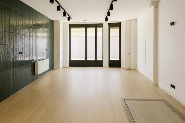 Plus de détails pour Boulevard Des Batignolles, Paris - Local commercial à louer