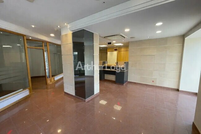 Plus de détails pour Local commercial à louer