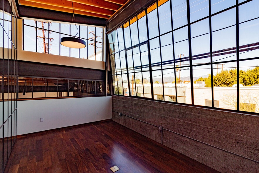 2352 Ripple St, Los Angeles, CA à vendre - Photo intérieure – Image 3 sur 24