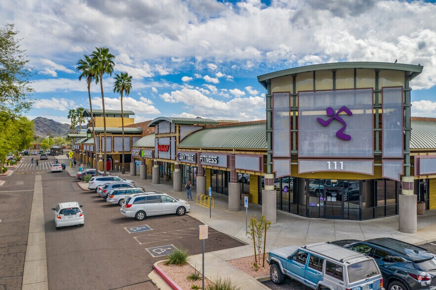 8929 N Central Ave, Phoenix, AZ à louer - Photo de l’immeuble – Image 2 sur 12