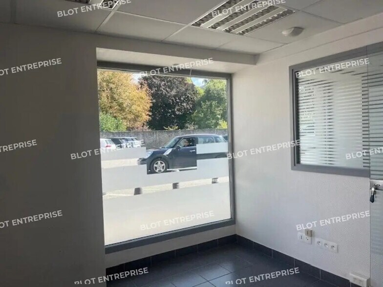 Bureau dans Sarzeau à louer - Photo de l’immeuble – Image 3 sur 7