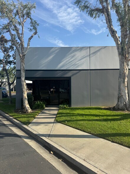 12015 Slauson Ave, Santa Fe Springs, CA à louer - Photo de l’immeuble – Image 1 sur 4