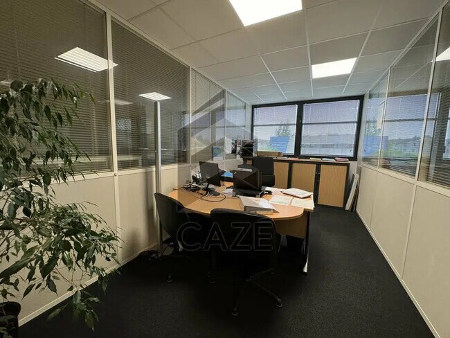 Plus de détails pour Bureau à louer