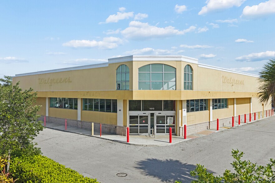 1700 W 49th St, Hialeah, FL à louer - Photo de l’immeuble – Image 1 sur 24