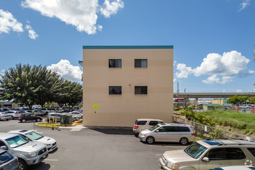 94-216 Farrington Hwy, Waipahu, HI à louer - Photo de l’immeuble – Image 2 sur 5