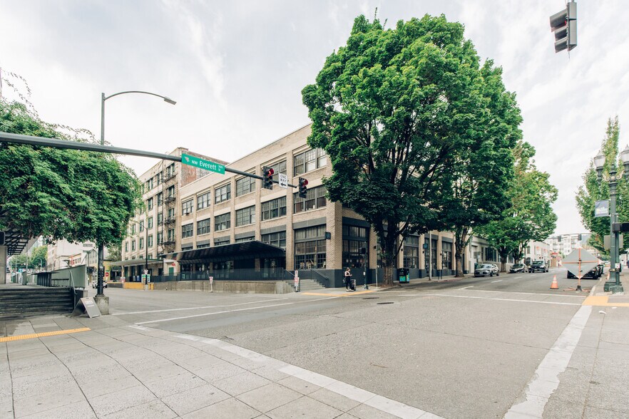 239 NW 13th Ave, Portland, OR à louer - Photo de l’immeuble – Image 1 sur 6