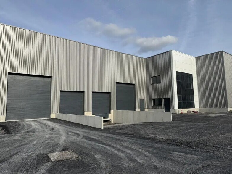 Industriel/Logistique dans Bondues à louer - Photo de l’immeuble – Image 2 sur 3