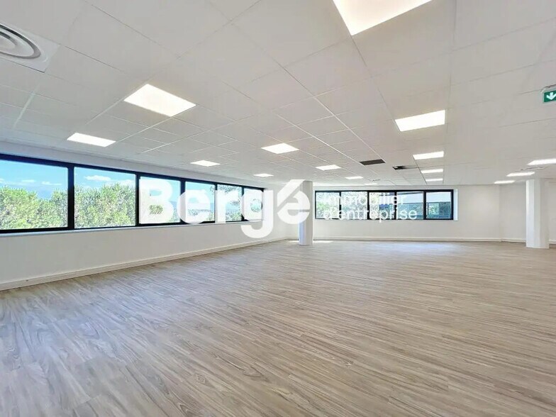 Bureau dans SOPHIA ANTIPOLIS à louer - Photo de l’immeuble – Image 1 sur 14