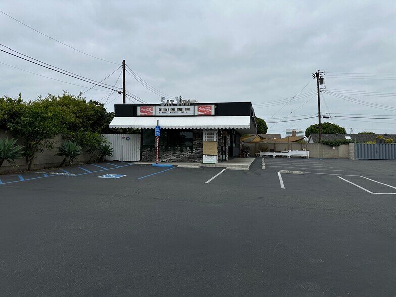 17055 Newland St, Huntington Beach, CA à louer - Photo de l’immeuble – Image 3 sur 14