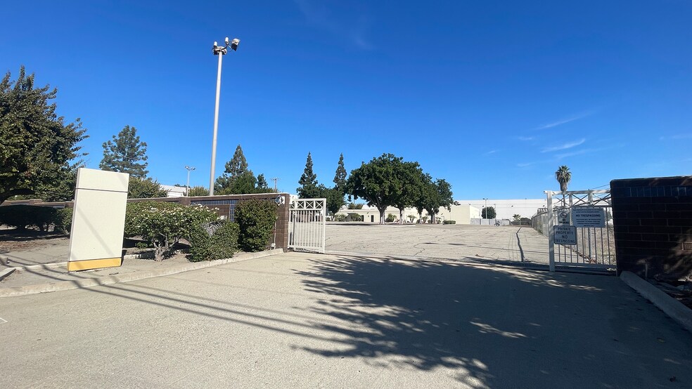 1000 Walnut Ave, Pomona, CA à louer - Photo de l’immeuble – Image 3 sur 4