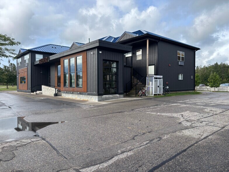 810 S Huron, Mackinaw City, MI à vendre - Photo de l’immeuble – Image 2 sur 3