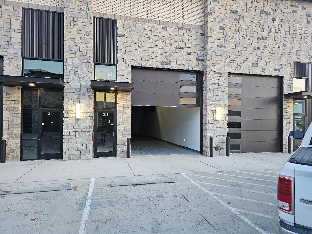 2601 TX-121, Lewisville, TX 75056 - Lot 213 - - Photo intérieure - Image 2 of 4