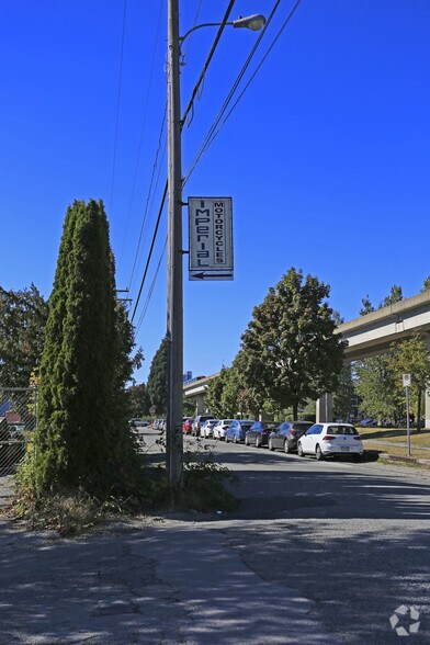 5707 Sidley St, Burnaby, BC à louer - Photo de l’immeuble – Image 2 sur 11