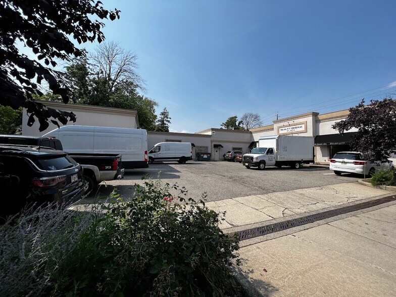 639 Passaic Ave, Nutley, NJ à louer - Photo de l’immeuble – Image 2 sur 19