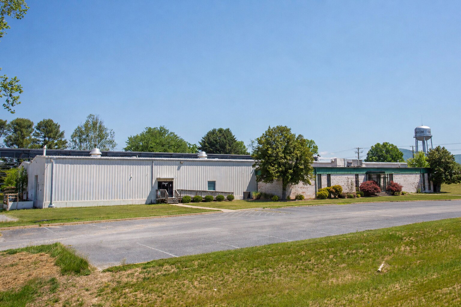 1401 Hopeman Pkwy, Waynesboro, VA à louer Photo de l’immeuble– Image 1 sur 27