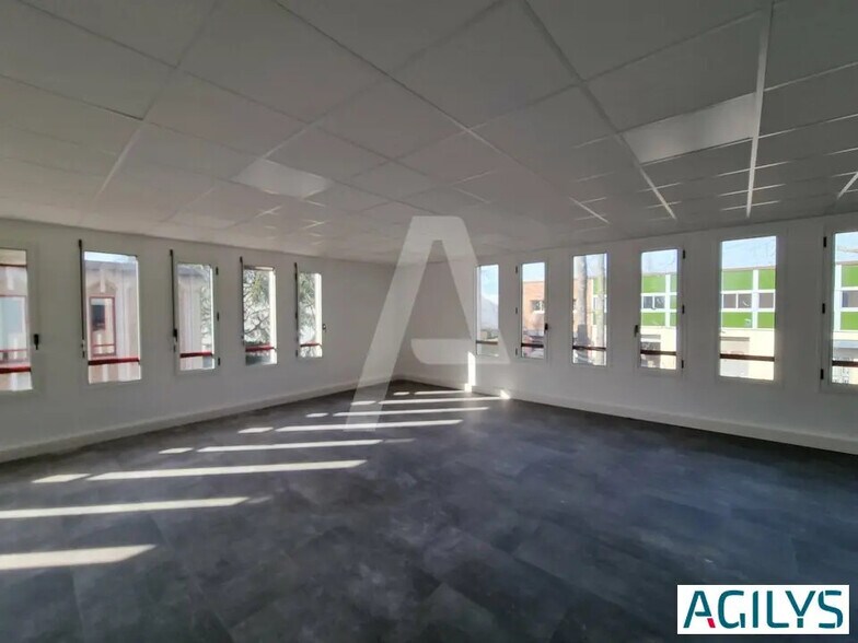 Bureau dans Les Ulis à louer - Photo intérieure – Image 2 sur 7