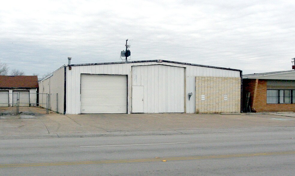 305 SE 14th St, Grand Prairie, TX à vendre - Photo principale – Image 1 sur 1