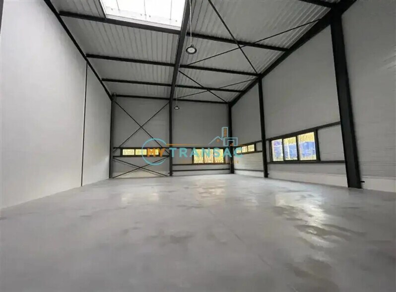 Local d'activités dans Montgeron à vendre - Photo de l’immeuble – Image 3 sur 9