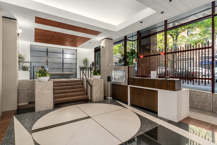1000 SW Broadway, Portland, OR à louer - Hall d’entrée – Image 3 sur 9