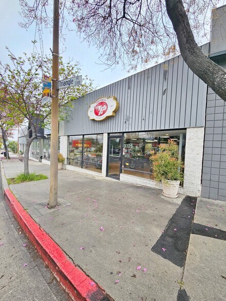 3325 N Verdugo Rd, Glendale, CA à louer - Photo de l’immeuble – Image 1 sur 5