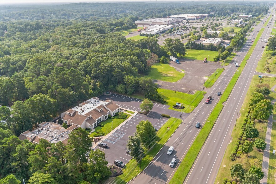 Sturbridge Office Park portefeuille de 2 biens à vendre sur LoopNet.fr - Photo de l’immeuble – Image 3 sur 16