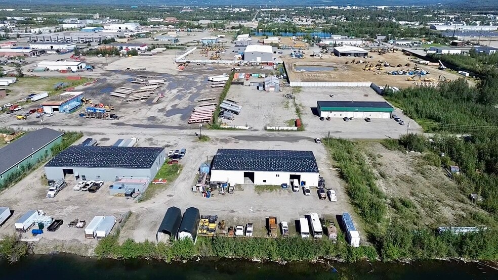 1285 Queens Way, Fairbanks, AK à vendre - Photo de l’immeuble – Image 1 sur 60