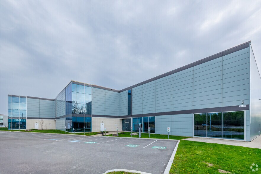 970-980 Pl Paul-Kane, Laval, QC à louer - Photo de l’immeuble – Image 2 sur 5