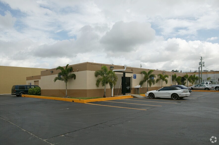 5050 NW 74th Ave, Miami, FL à louer - Photo de l’immeuble – Image 2 sur 10
