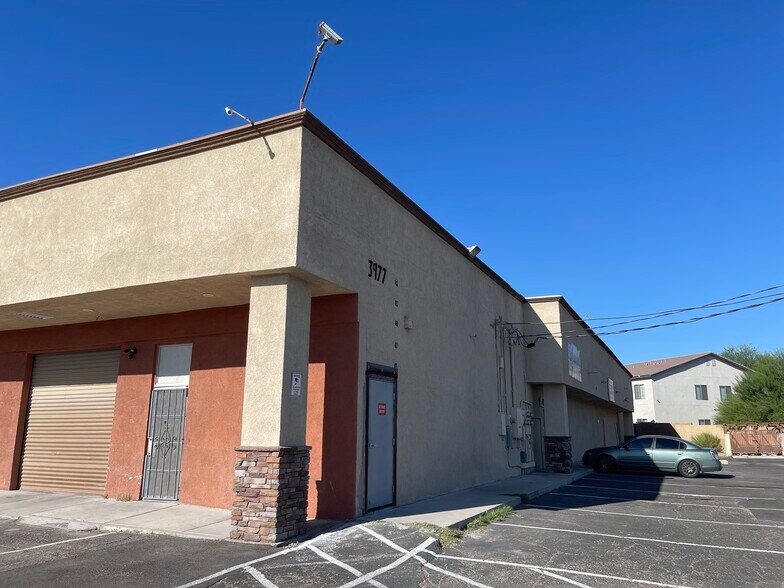 3977 E Vegas Valley Dr, Las Vegas, NV à vendre - Photo de l’immeuble – Image 3 sur 22