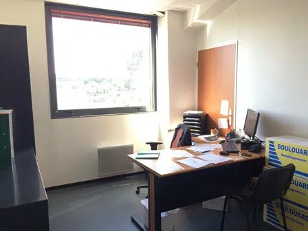 Bureau dans Theix-Noyalo à louer - Photo de l’immeuble – Image 1 sur 2