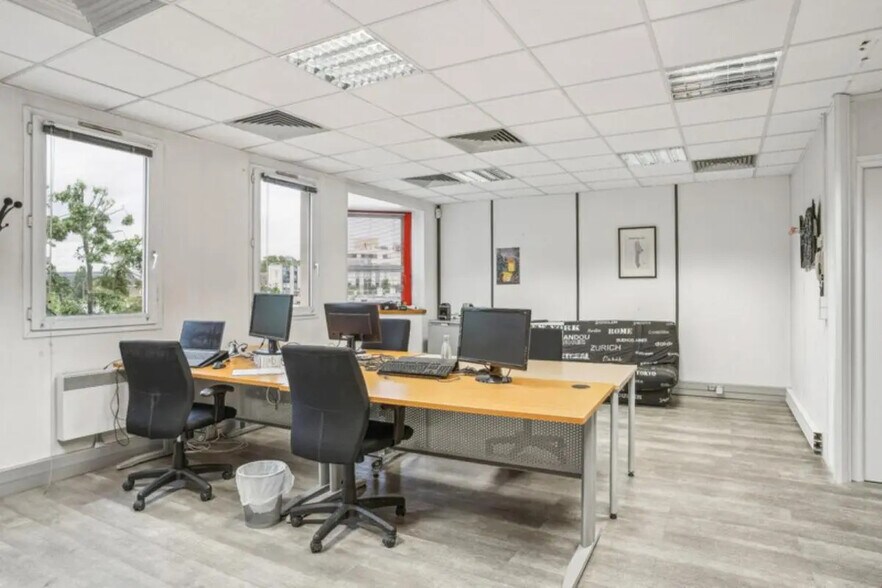 213 Rue De Gerland, Lyon à louer - Photo de l’immeuble – Image 2 sur 11